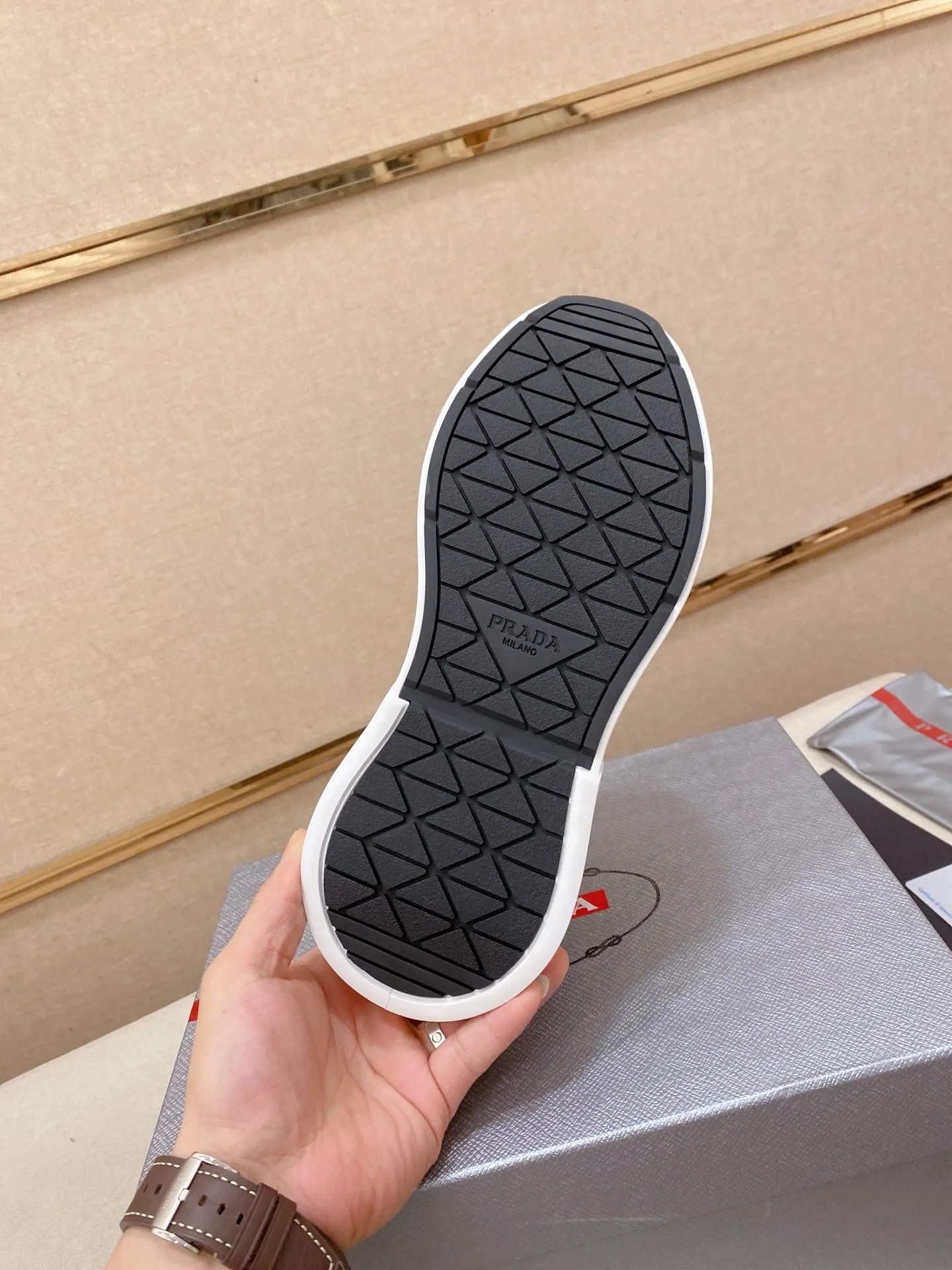 Men's shoes 💰 660💰 ✔️✔️✔️High-quality new PRADA counters are launched at the same time. The new men's shoes and 😘fabrics are selected from first-layer cowhide fabrics. Lining: Imported cowhide leather lining. 👍🏿High-end☄️Open-molded non-slip rubber outsole, exquisite lines, simple and elegant, comfortable and high-end for leisure travel. Code number: 38 to 45